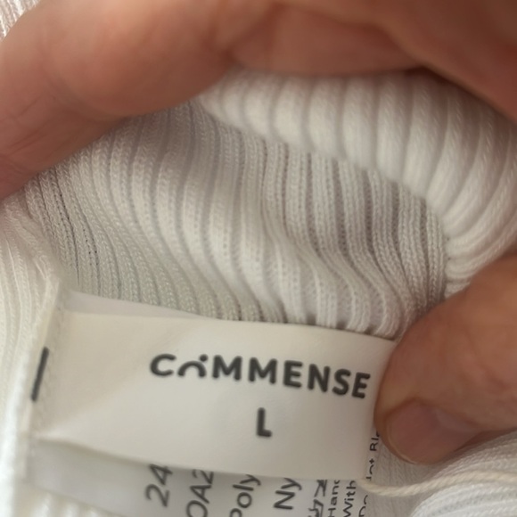 Commense Sleeveless Ribbed Sweater with Contrast Trim in White with Black Size L - Picture 7 of 10